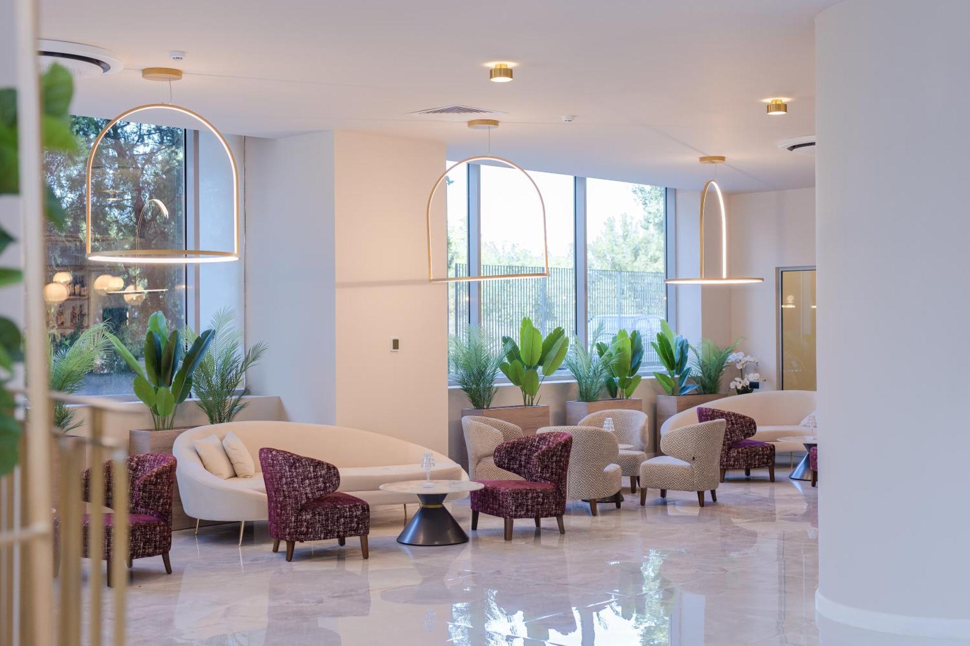 Ramada By Wyndham Bucharest Otopeni Airport Dış mekan fotoğraf