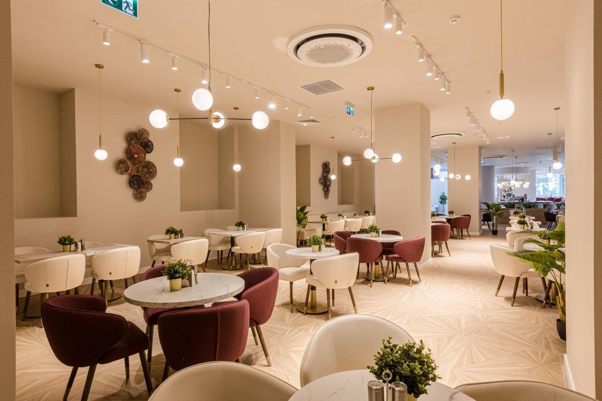 Ramada By Wyndham Bucharest Otopeni Airport Dış mekan fotoğraf