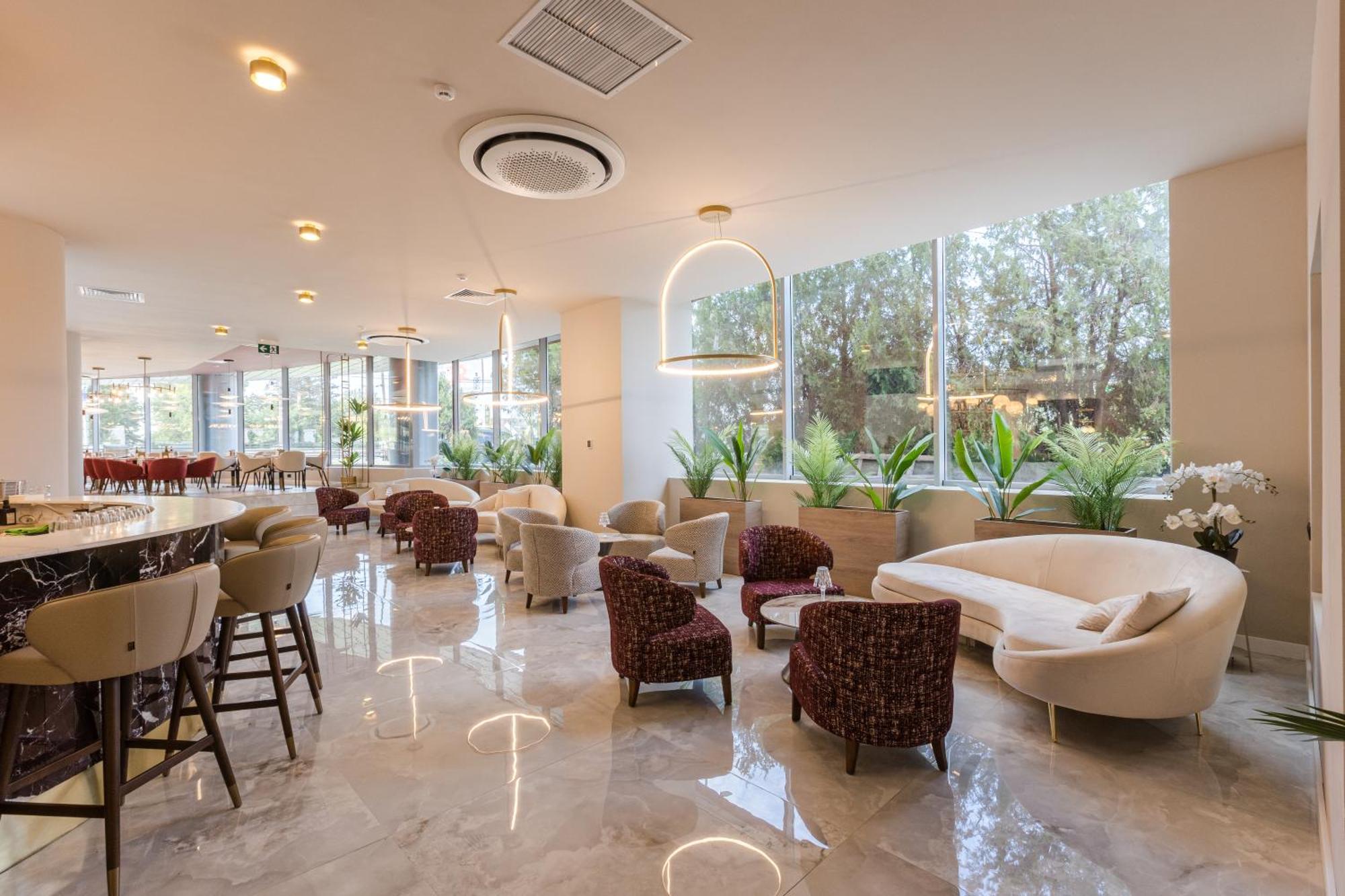 Ramada By Wyndham Bucharest Otopeni Airport Dış mekan fotoğraf