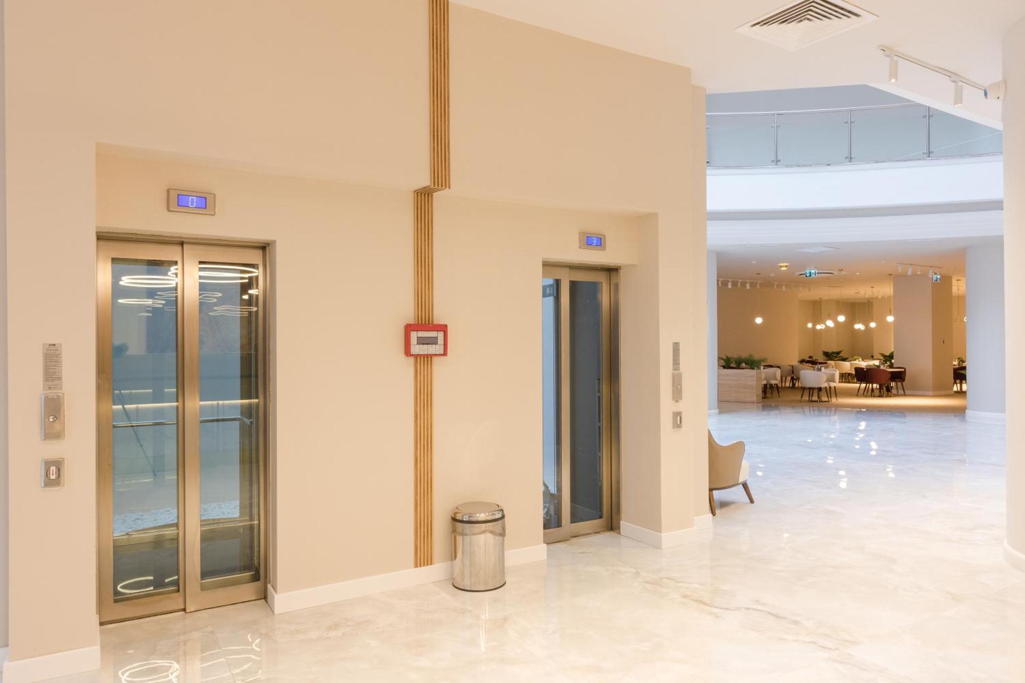 Ramada By Wyndham Bucharest Otopeni Airport Dış mekan fotoğraf