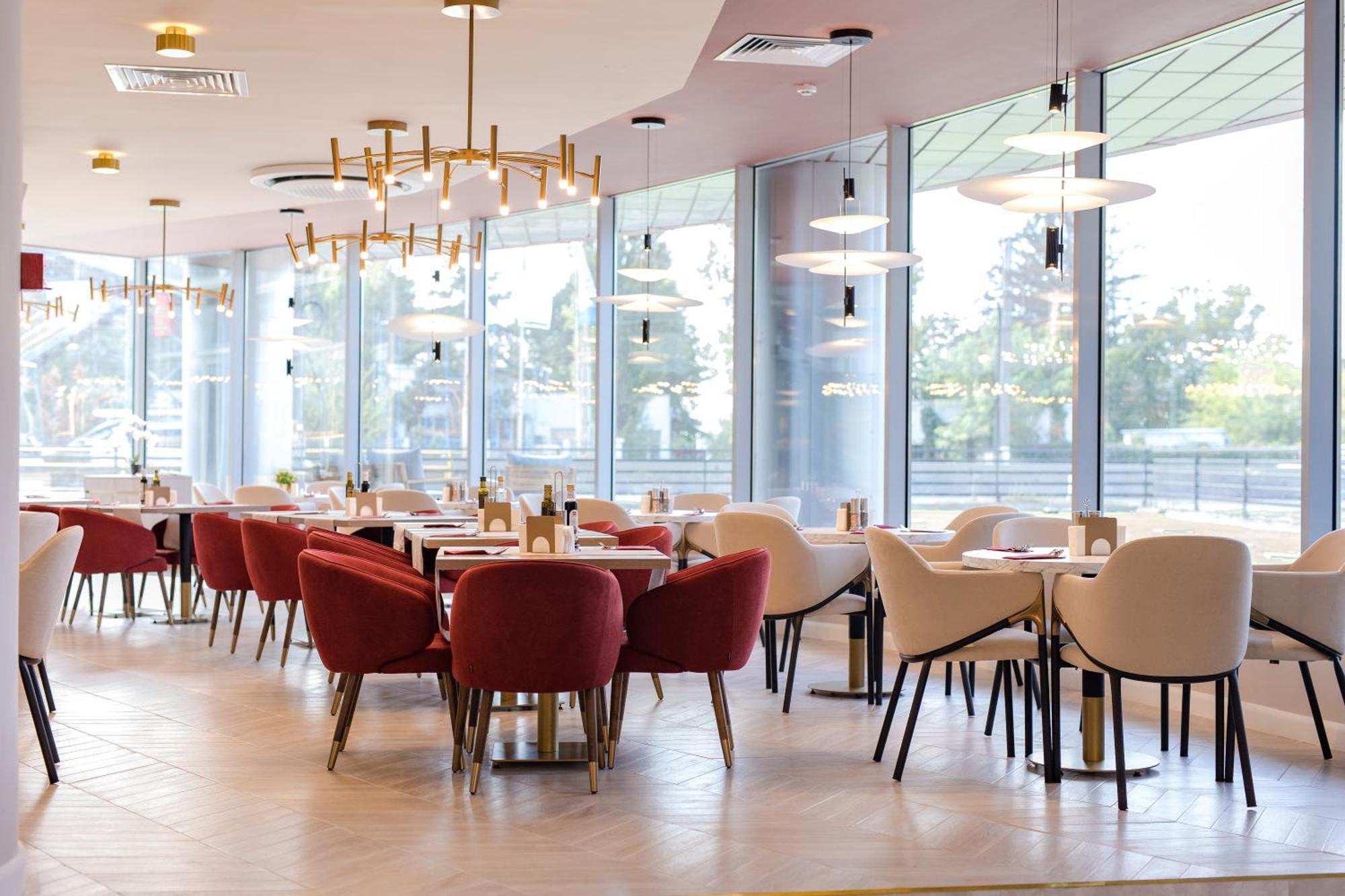 Ramada By Wyndham Bucharest Otopeni Airport Dış mekan fotoğraf