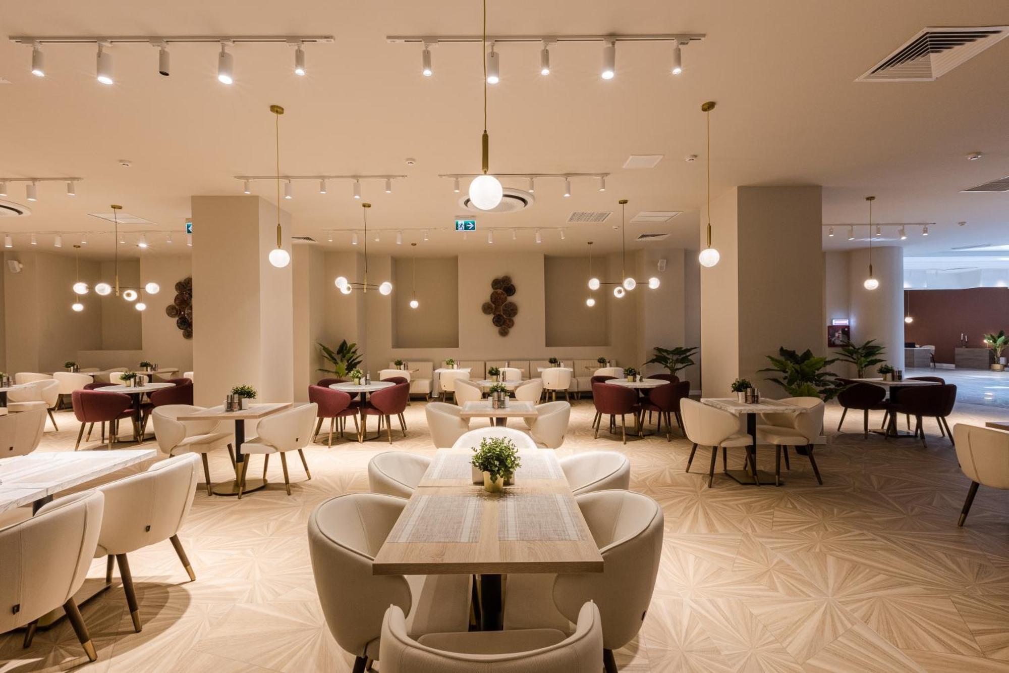 Ramada By Wyndham Bucharest Otopeni Airport Dış mekan fotoğraf
