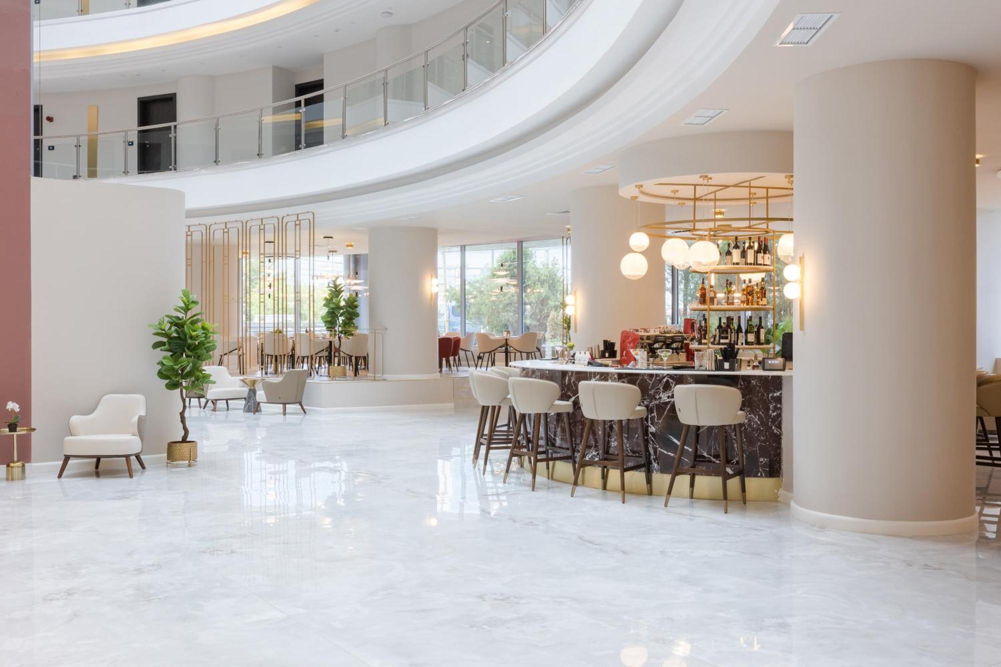 Ramada By Wyndham Bucharest Otopeni Airport Dış mekan fotoğraf