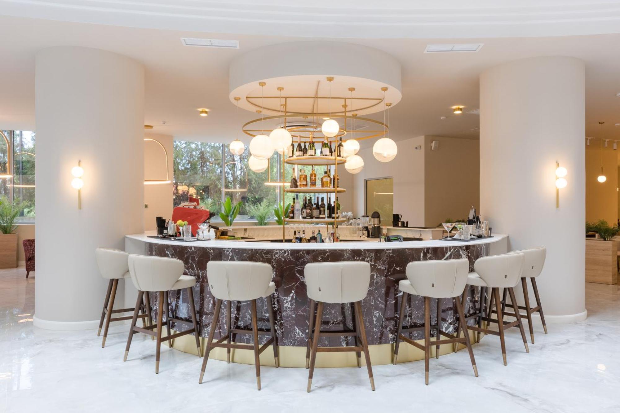 Ramada By Wyndham Bucharest Otopeni Airport Dış mekan fotoğraf