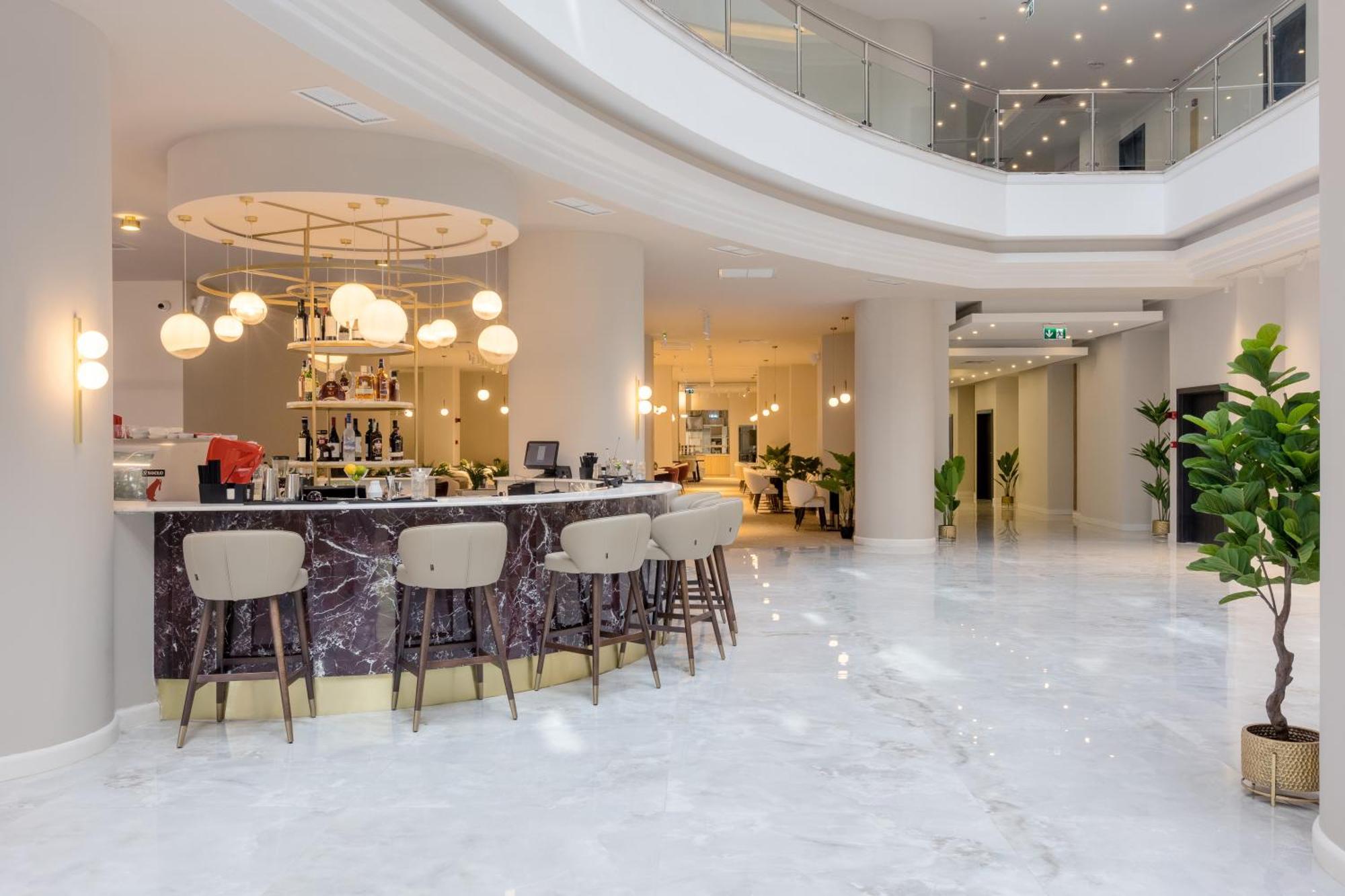 Ramada By Wyndham Bucharest Otopeni Airport Dış mekan fotoğraf