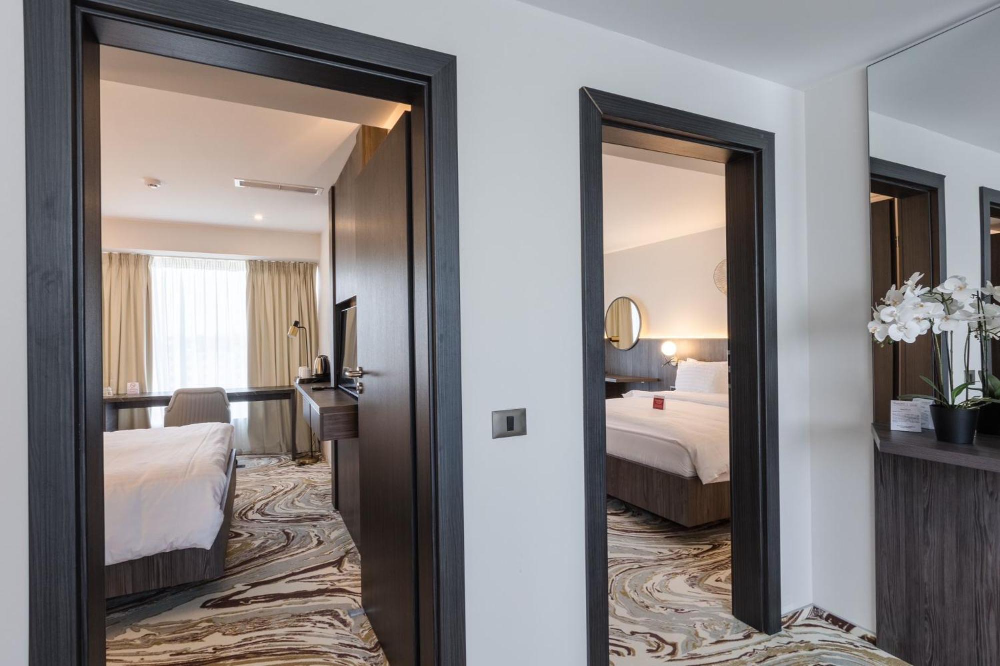 Ramada By Wyndham Bucharest Otopeni Airport Dış mekan fotoğraf