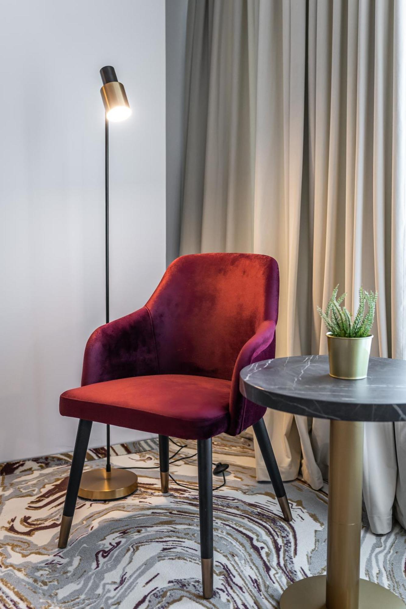 Ramada By Wyndham Bucharest Otopeni Airport Dış mekan fotoğraf