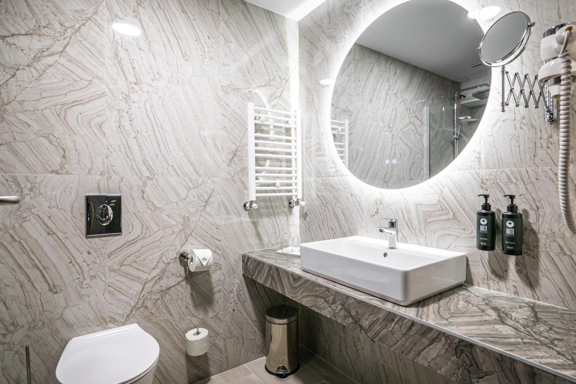 Ramada By Wyndham Bucharest Otopeni Airport Dış mekan fotoğraf