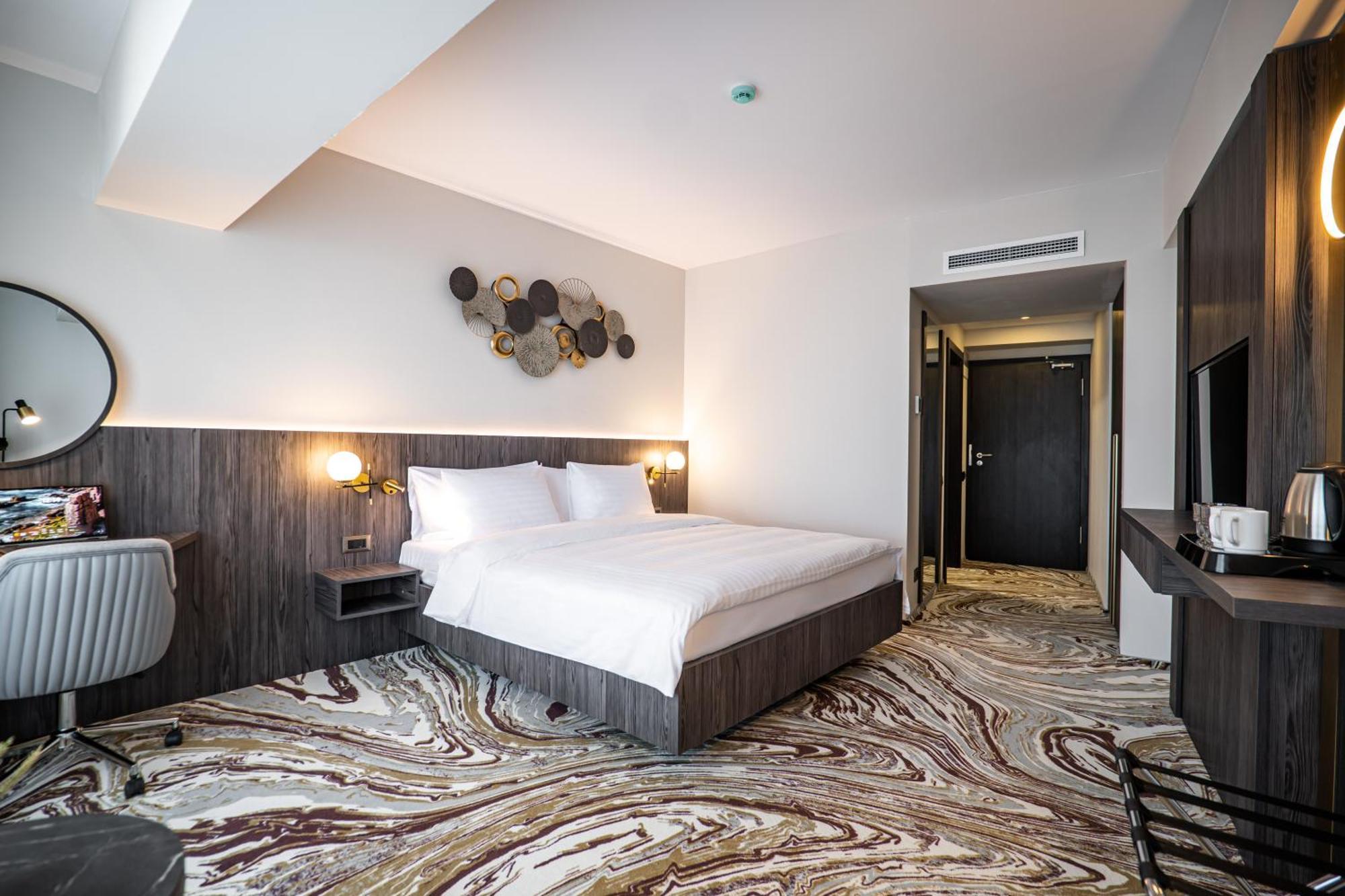 Ramada By Wyndham Bucharest Otopeni Airport Dış mekan fotoğraf