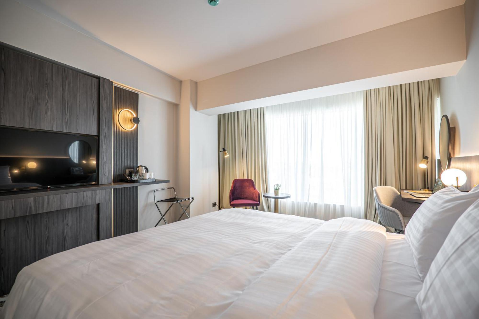 Ramada By Wyndham Bucharest Otopeni Airport Dış mekan fotoğraf
