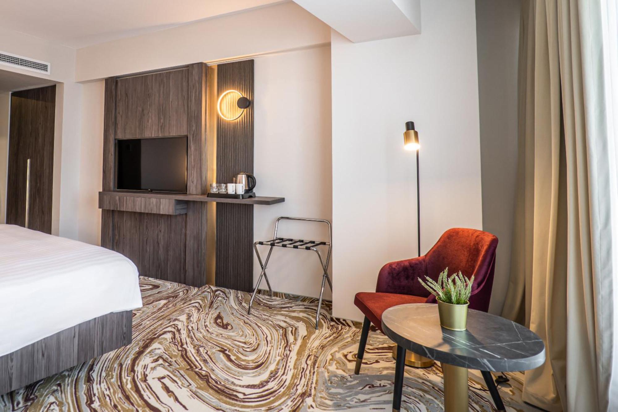Ramada By Wyndham Bucharest Otopeni Airport Dış mekan fotoğraf