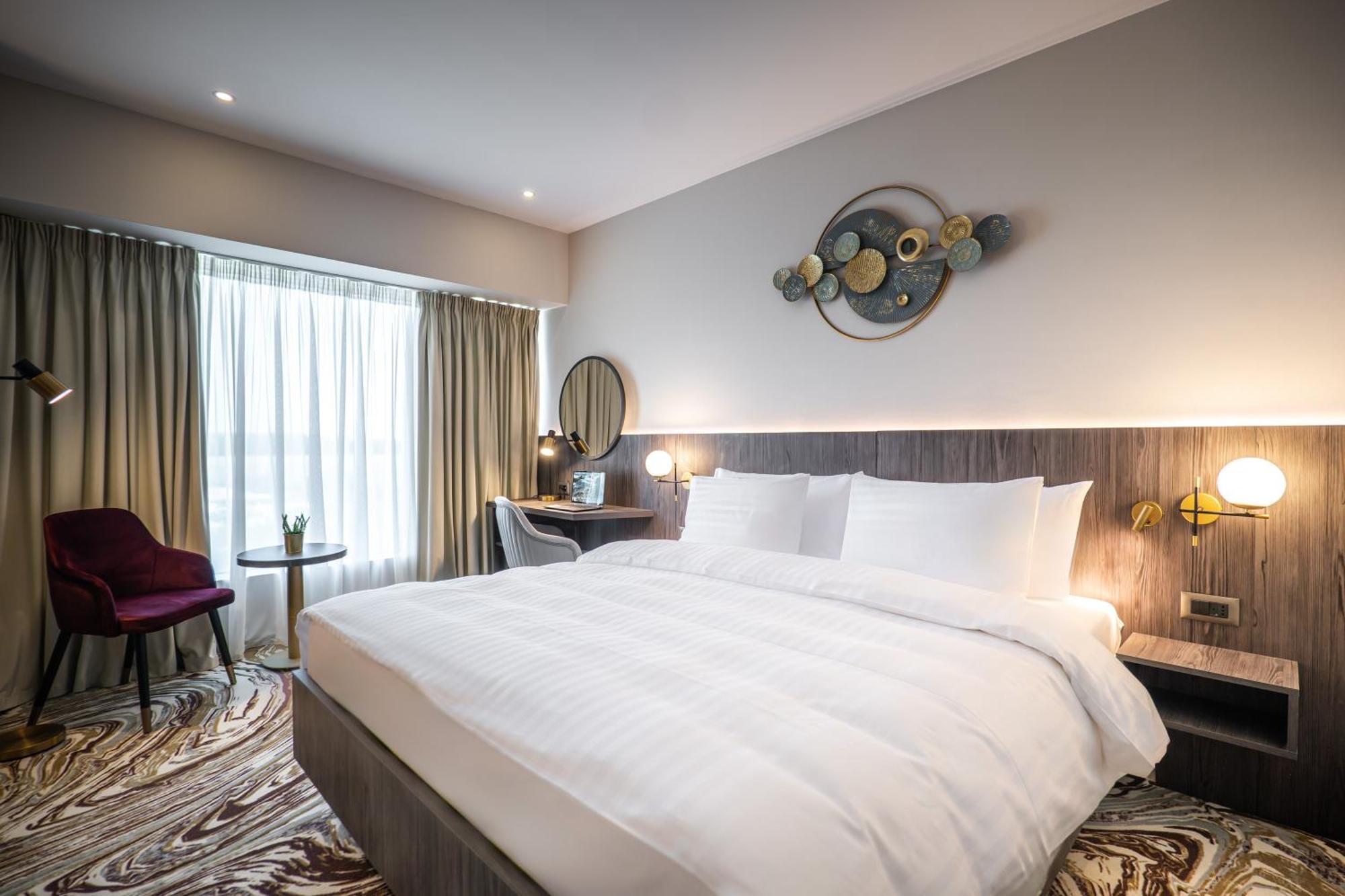 Ramada By Wyndham Bucharest Otopeni Airport Dış mekan fotoğraf