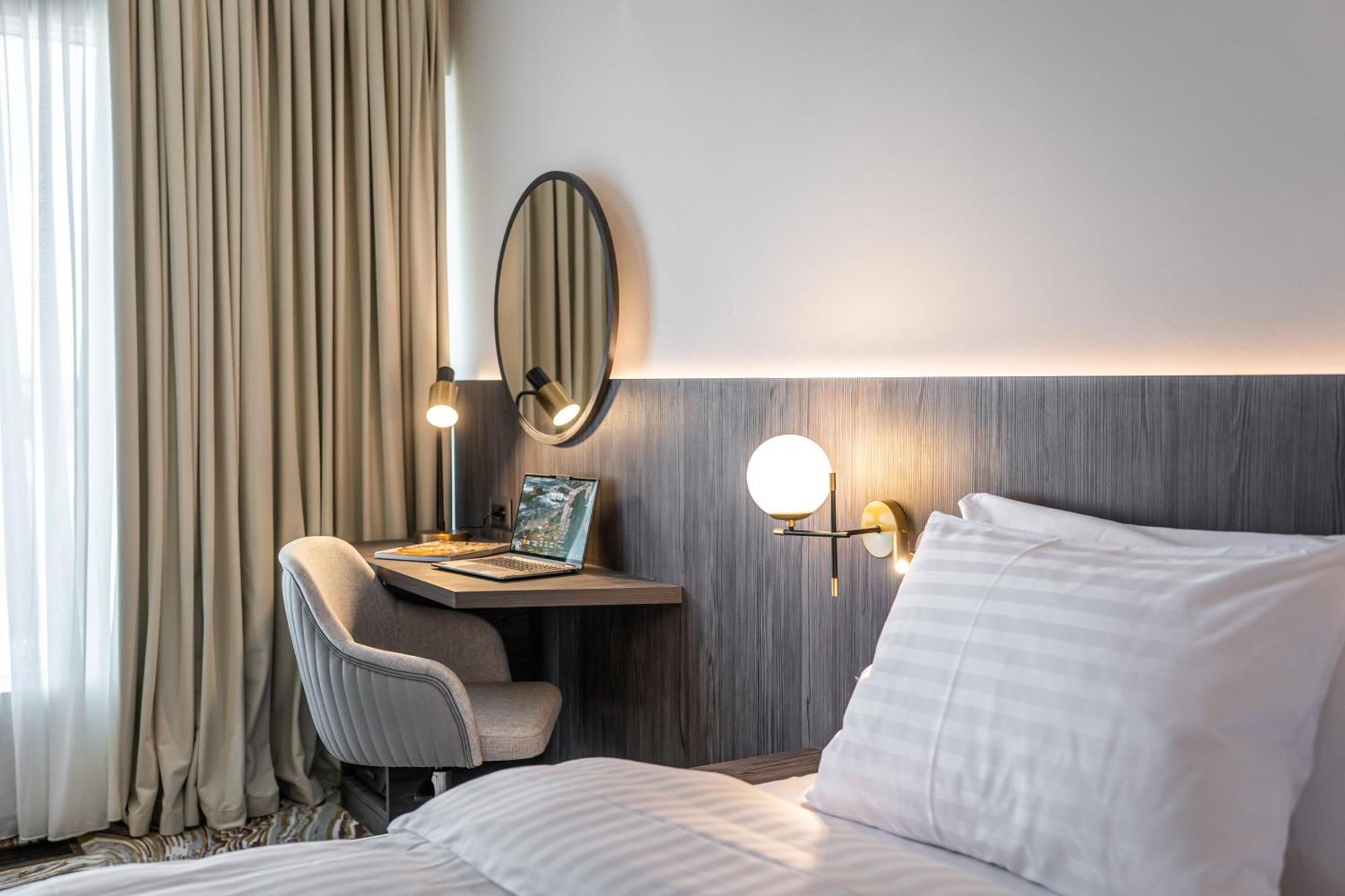 Ramada By Wyndham Bucharest Otopeni Airport Dış mekan fotoğraf