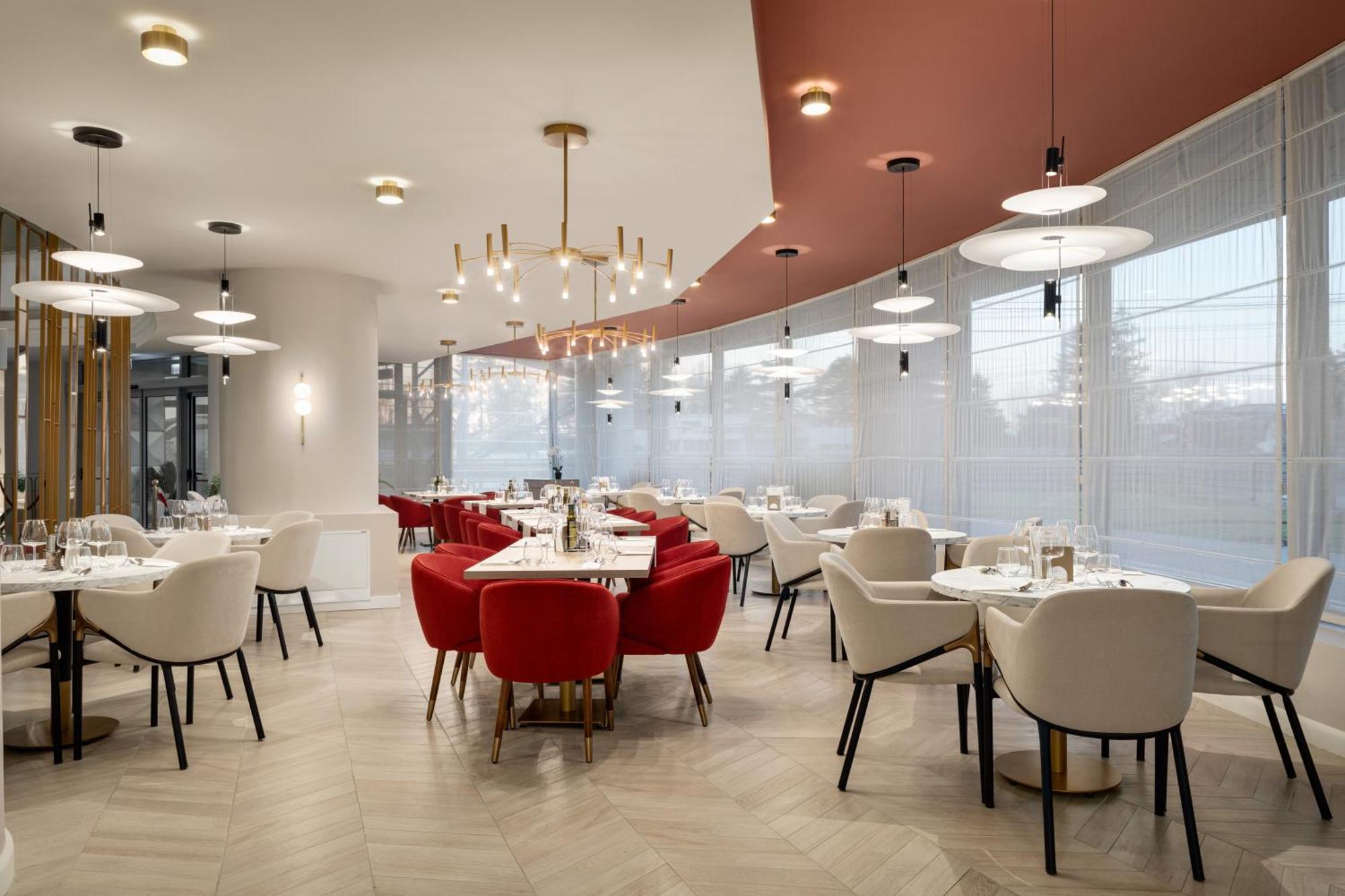 Ramada By Wyndham Bucharest Otopeni Airport Dış mekan fotoğraf