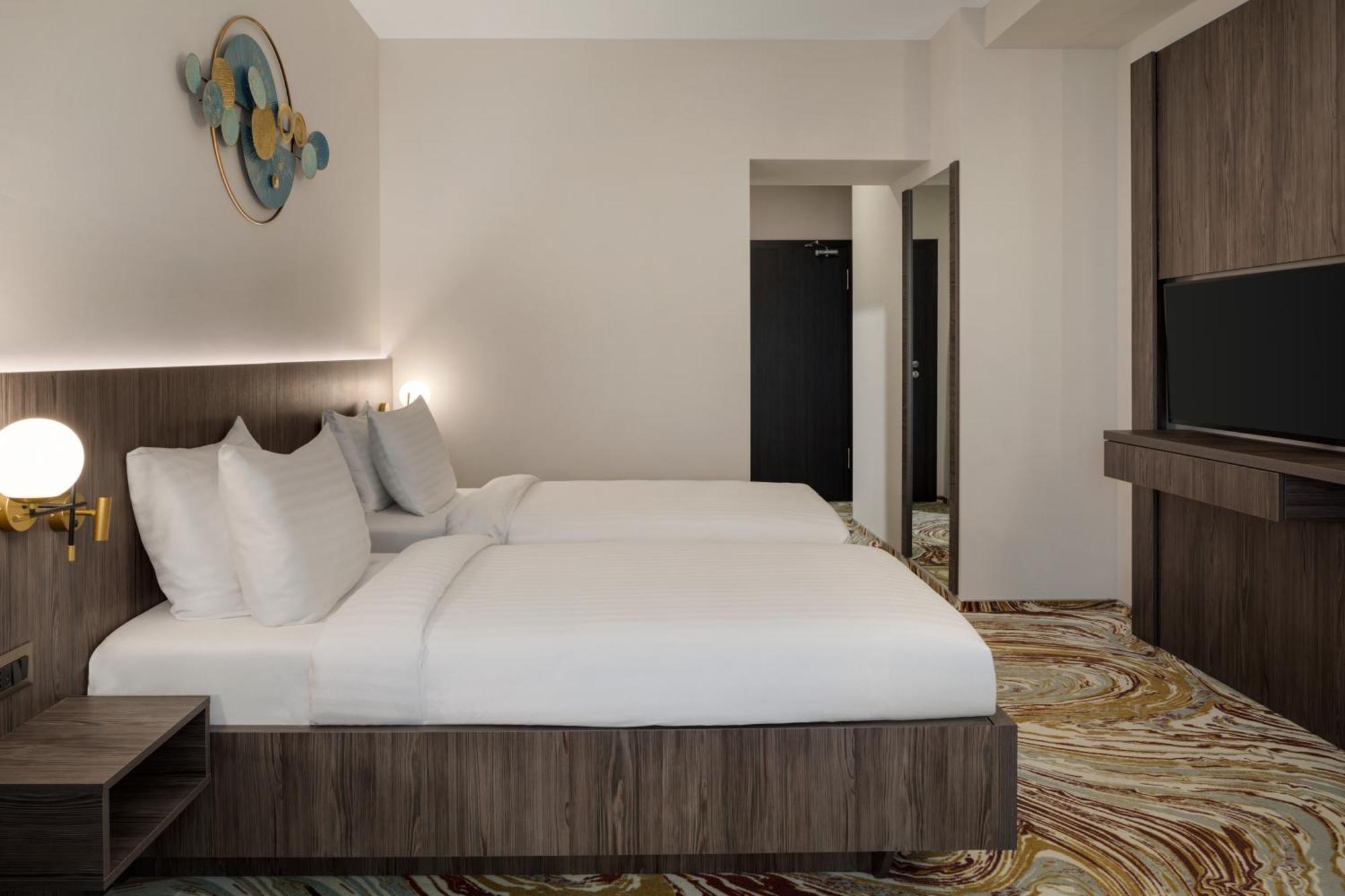 Ramada By Wyndham Bucharest Otopeni Airport Dış mekan fotoğraf