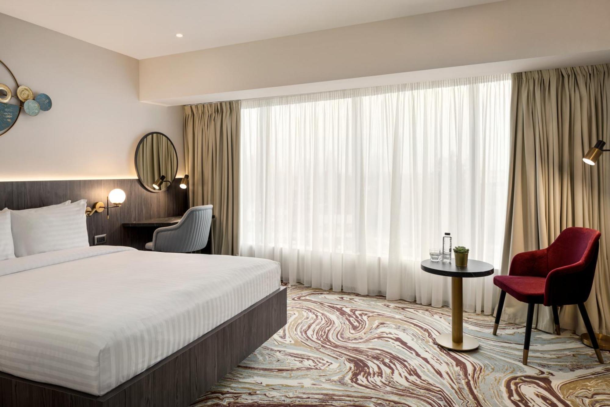 Ramada By Wyndham Bucharest Otopeni Airport Dış mekan fotoğraf