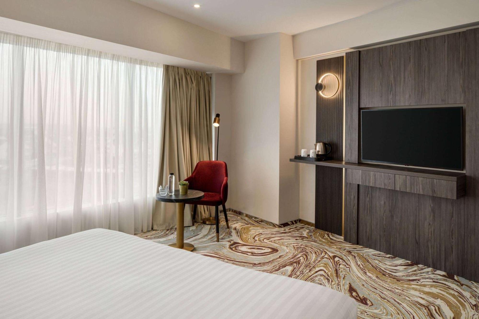 Ramada By Wyndham Bucharest Otopeni Airport Dış mekan fotoğraf