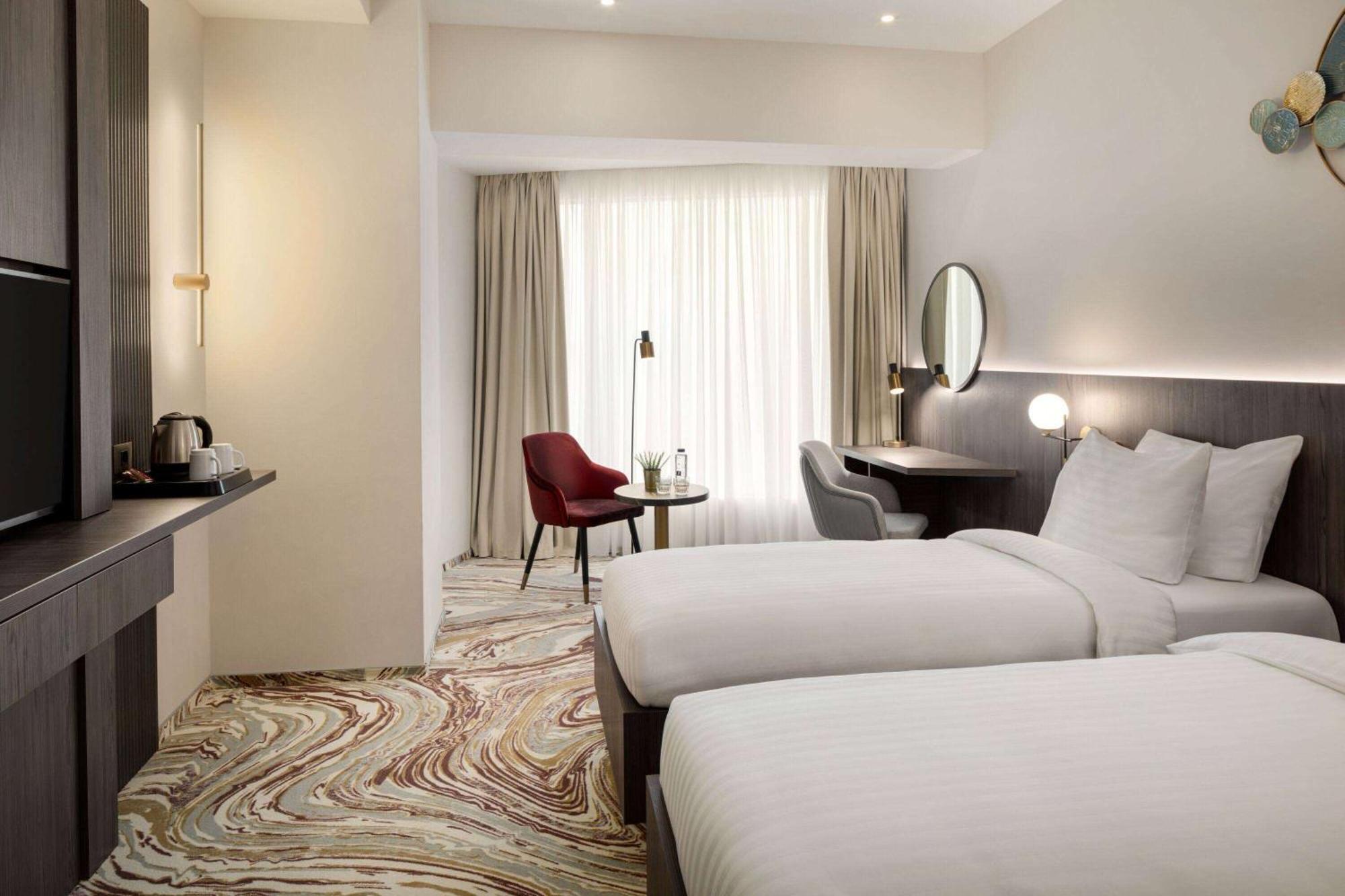 Ramada By Wyndham Bucharest Otopeni Airport Dış mekan fotoğraf