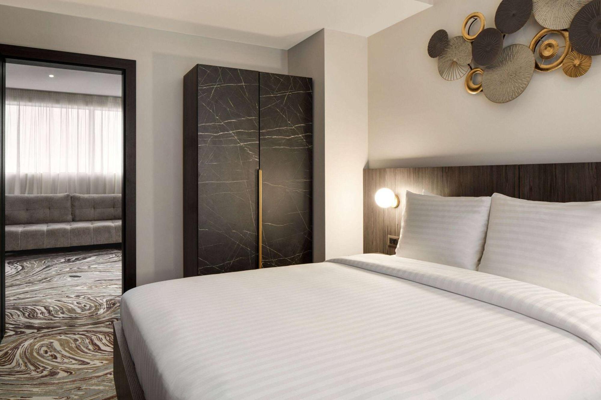 Ramada By Wyndham Bucharest Otopeni Airport Dış mekan fotoğraf