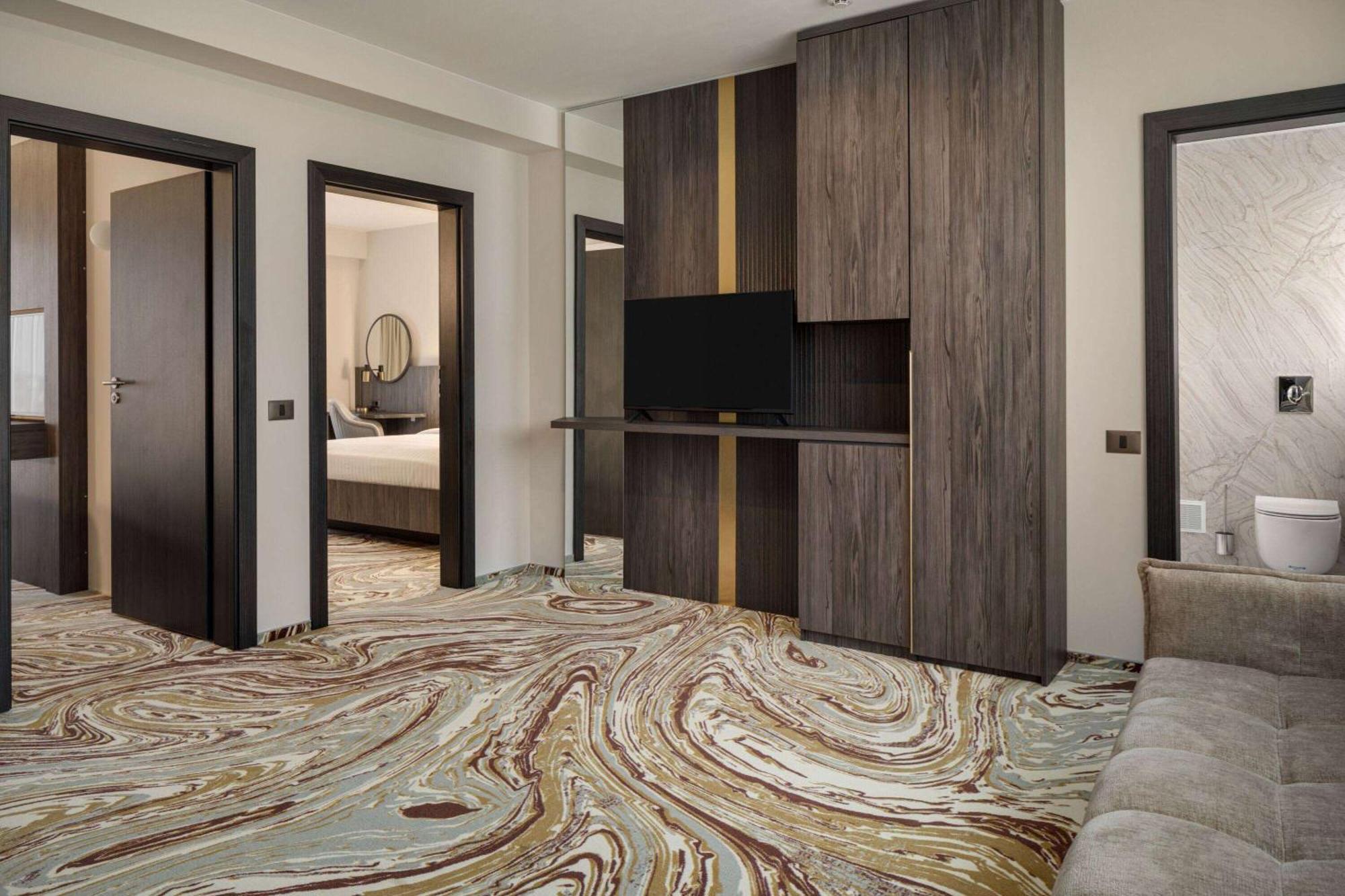 Ramada By Wyndham Bucharest Otopeni Airport Dış mekan fotoğraf